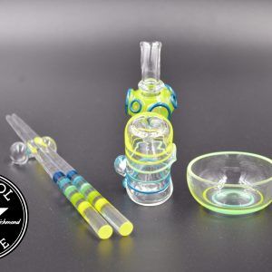 product glass pipe 00122740 lightgreen 02 | Emily Marie Chopsticks